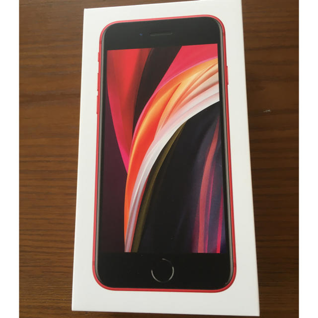 iPhone SE 2 第2世代 64GB Red 新品未使用　本体 スマホ/家電/カメラのスマートフォン/携帯電話(スマートフォン本体)の商品写真