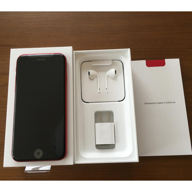 iPhone SE 2 第2世代 64GB Red 新品未使用　本体 スマホ/家電/カメラのスマートフォン/携帯電話(スマートフォン本体)の商品写真