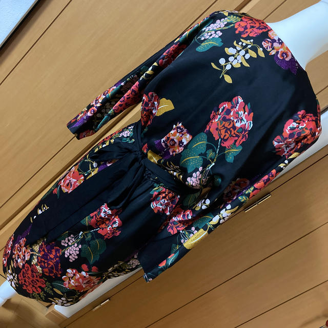 H&M  鮮やか花柄ワンピース　　38 1