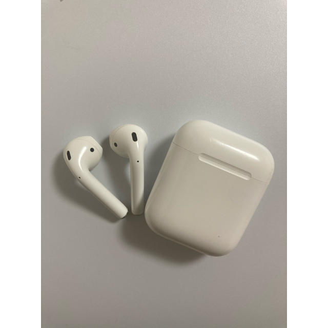 Apple(アップル)のAirPods 第1世代 MMEF2J/A 正規品 Apple スマホ/家電/カメラのオーディオ機器(ヘッドフォン/イヤフォン)の商品写真