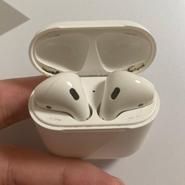 Apple(アップル)のAirPods 第1世代 MMEF2J/A 正規品 Apple スマホ/家電/カメラのオーディオ機器(ヘッドフォン/イヤフォン)の商品写真