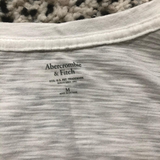 Abercrombie&Fitch(アバクロンビーアンドフィッチ)のアバクロ　Tシャツ　M レディースのトップス(Tシャツ(半袖/袖なし))の商品写真