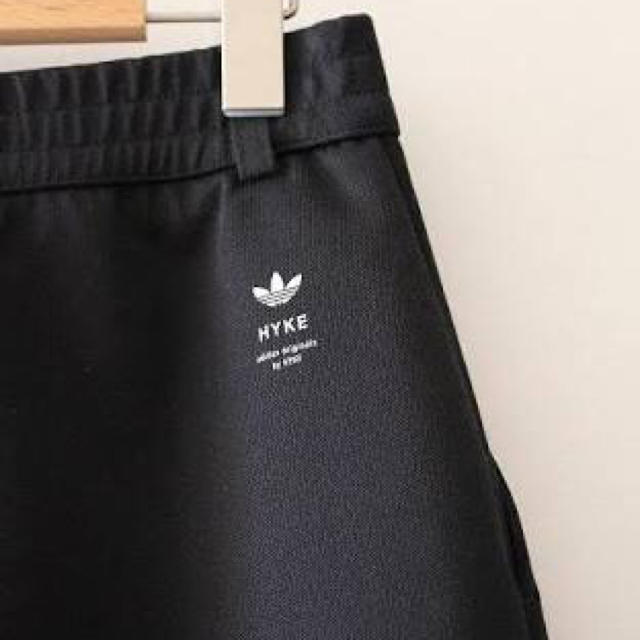 HYKE(ハイク)のHYKE adidas スカート レディースのスカート(ひざ丈スカート)の商品写真