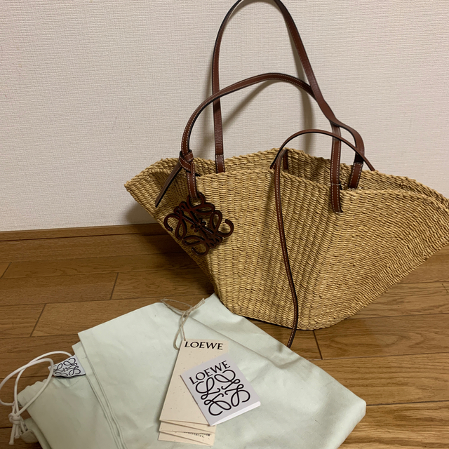 特別価格！！LOEWE シェルバスケットバッグ　スモール