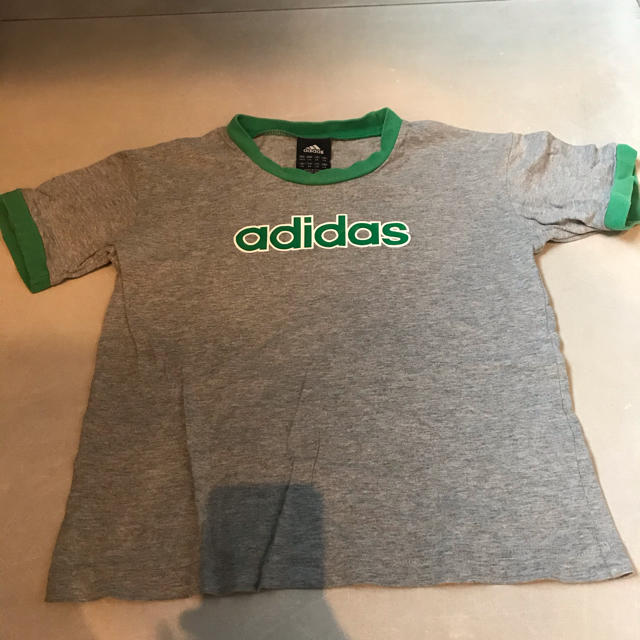 adidas(アディダス)のアディダスTシャツ　キッズ キッズ/ベビー/マタニティのキッズ服男の子用(90cm~)(Tシャツ/カットソー)の商品写真