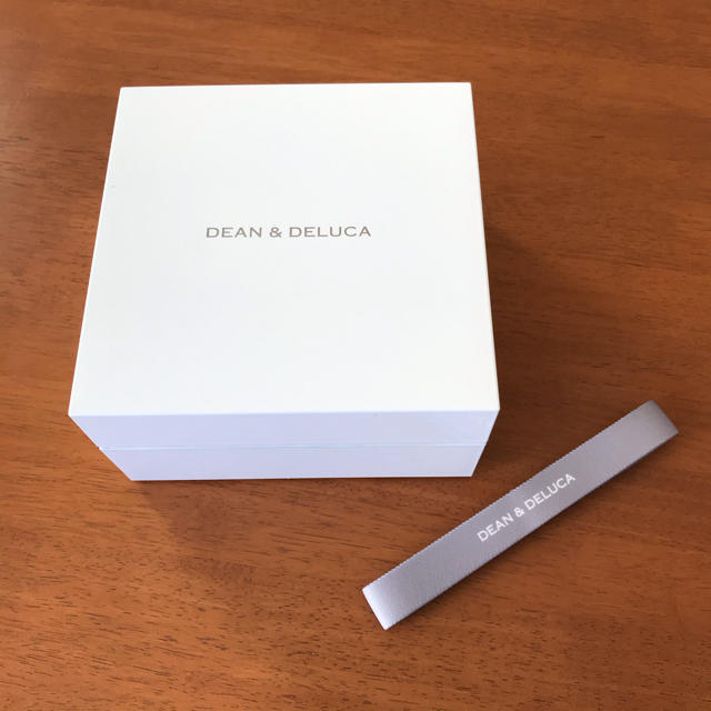 DEAN & DELUCA(ディーンアンドデルーカ)の☆ Luana様専用☆DEAN&DELUCA 二段重（ホワイト) ランチ インテリア/住まい/日用品のキッチン/食器(弁当用品)の商品写真