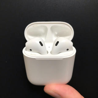 アップル(Apple)のAirPods 第一世代 両耳とケースのセット(ヘッドフォン/イヤフォン)