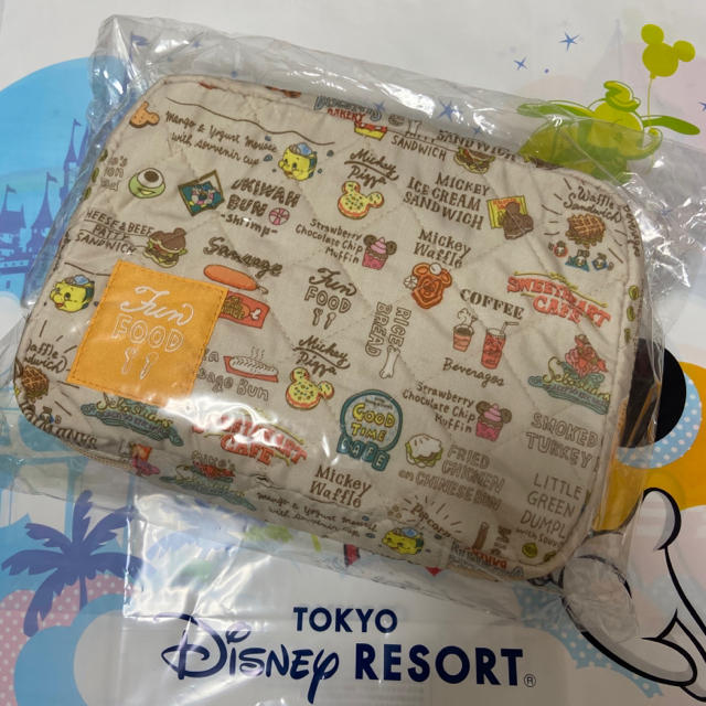 Disney(ディズニー)のディズニー　パークフード柄　マザーズポーチ キッズ/ベビー/マタニティのおむつ/トイレ用品(ベビーおむつバッグ)の商品写真