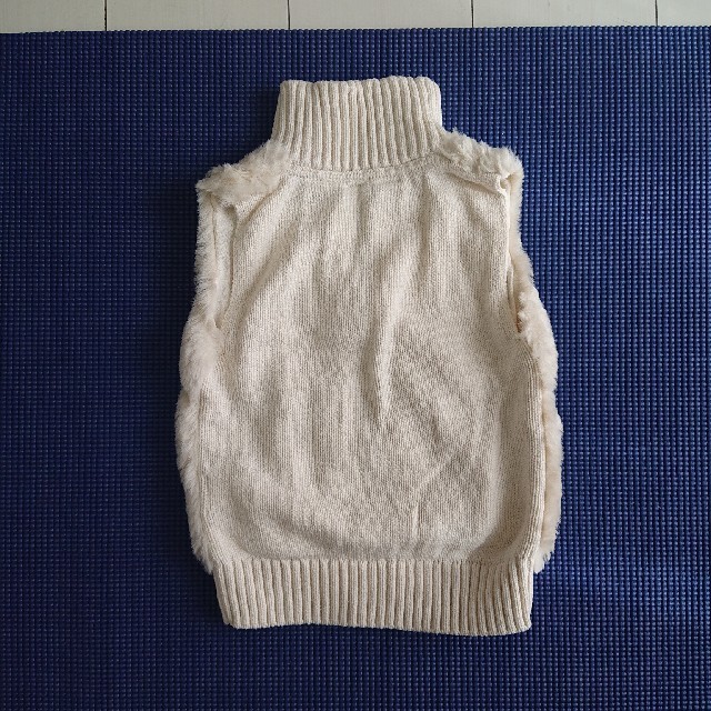 GAP(ギャップ)のニット ファー ベスト 110 キッズ/ベビー/マタニティのキッズ服女の子用(90cm~)(ニット)の商品写真