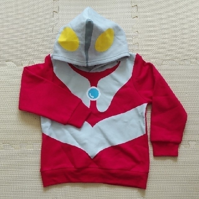 BANDAI(バンダイ)のウルトラマン パーカー 120 新品 キッズ/ベビー/マタニティのキッズ服男の子用(90cm~)(Tシャツ/カットソー)の商品写真