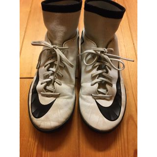 ナイキ(NIKE)の★最終値下げ★サッカー　トレシュー　ナイキ　22.5(シューズ)