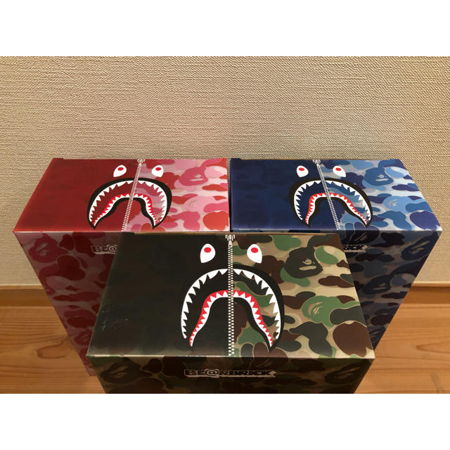 MEDICOM TOY(メディコムトイ)のBAPE ABC CAMO SHARK  BE@RBRICK 100% 400％ エンタメ/ホビーのおもちゃ/ぬいぐるみ(キャラクターグッズ)の商品写真