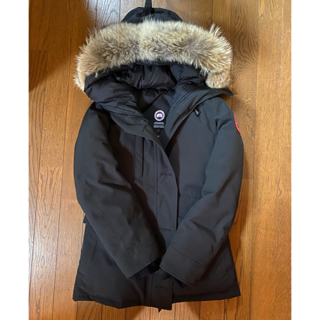 CANADA GOOSE(カナダグース)のはるえる様専用　カナダグース　シャーロット　美品　ブラック　S  レディースのジャケット/アウター(ダウンジャケット)の商品写真