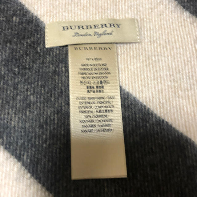 BURBERRY(バーバリー)の値下げBURBERRY バーバリーカシミヤ100%チェック　キャメル三角ストール レディースのファッション小物(マフラー/ショール)の商品写真