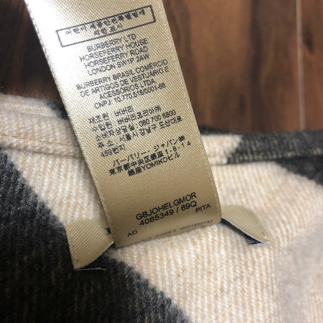 BURBERRY(バーバリー)の値下げBURBERRY バーバリーカシミヤ100%チェック　キャメル三角ストール レディースのファッション小物(マフラー/ショール)の商品写真