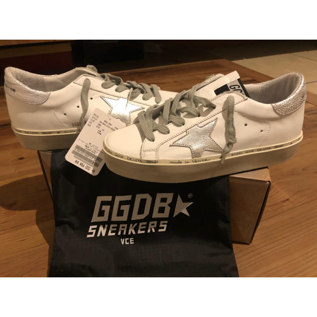 DEUXIEME CLASSE(ドゥーズィエムクラス)の GOLDEN GOOSE WHITE SNEAKERS  レディースの靴/シューズ(スニーカー)の商品写真