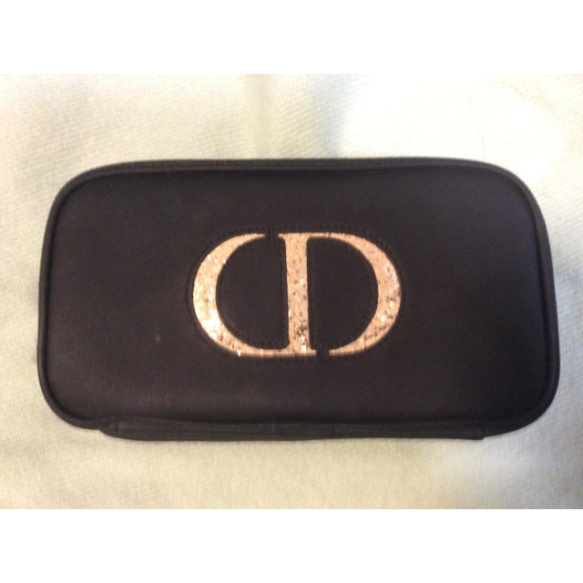 Christian Dior(クリスチャンディオール)のDiorのブラシセットとポケットいっぱいのポーチ❤️黒にゴールドの大きなロゴ❤️ レディースのファッション小物(ポーチ)の商品写真