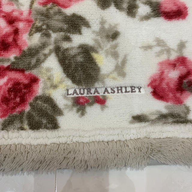 LAURA ASHLEY(ローラアシュレイ)の❤️専用❤️ローラアシュレイのマット美品❤️ インテリア/住まい/日用品のラグ/カーペット/マット(玄関マット)の商品写真