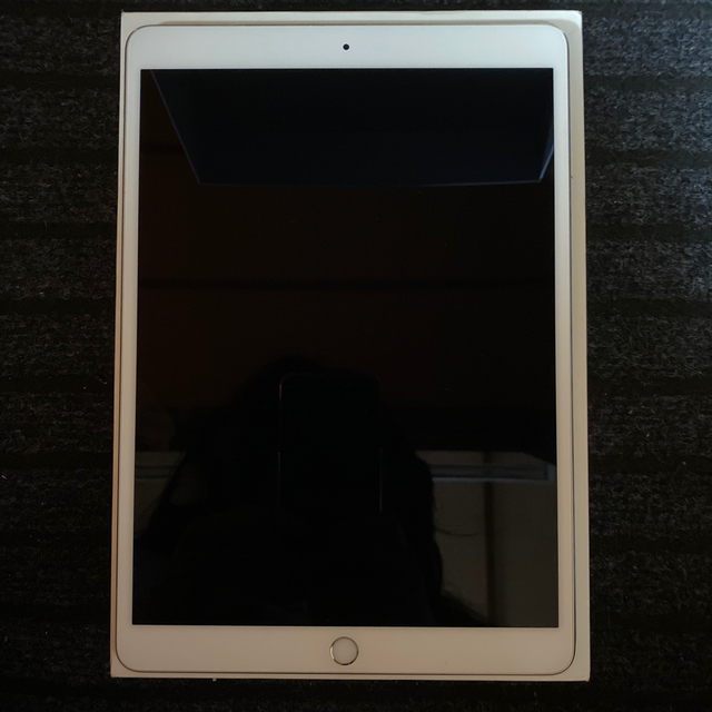 iPad Pro10.5インチ　WiFiモデル+Cellular  64GB 1