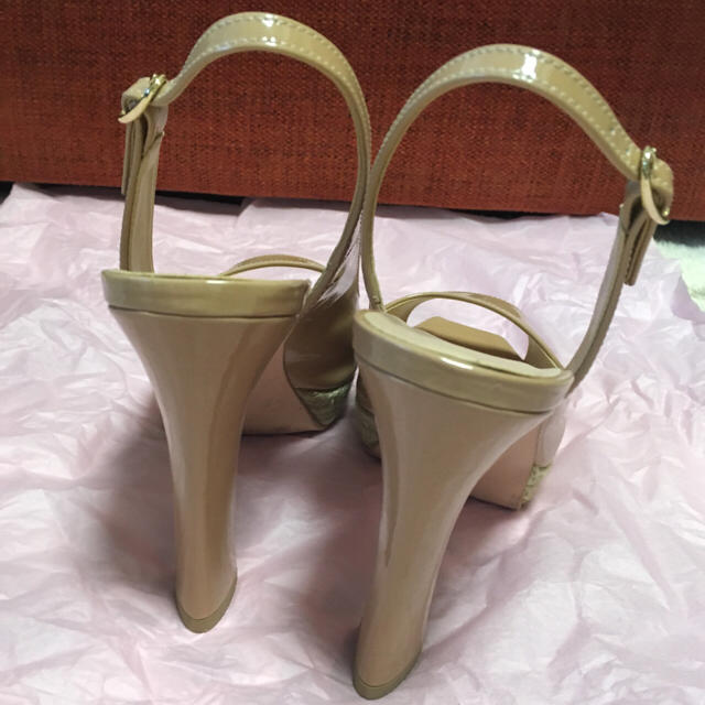 DIANA(ダイアナ)のDIANA ピンクベージュサンダル レディースの靴/シューズ(サンダル)の商品写真