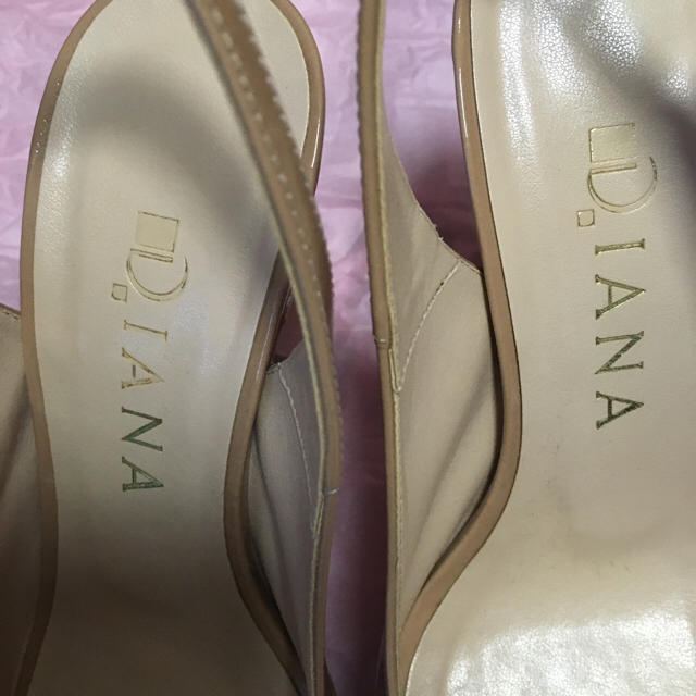 DIANA(ダイアナ)のDIANA ピンクベージュサンダル レディースの靴/シューズ(サンダル)の商品写真