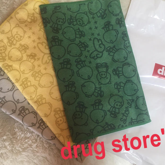 drug store's(ドラッグストアーズ)のdurg store's★マイクロファイバータオル3色セット　新品未使用 エンタメ/ホビーのおもちゃ/ぬいぐるみ(キャラクターグッズ)の商品写真