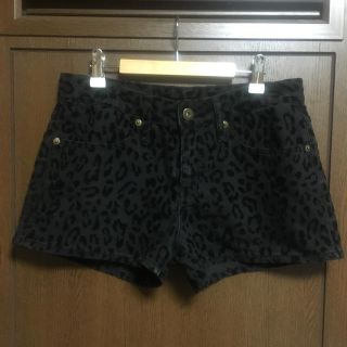 ジーユー(GU)の★☆黒のヒョウ柄ショートパンツ☆★(ショートパンツ)