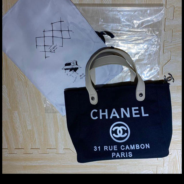 レディースCHANEL キャンバスプリントトートバッグ