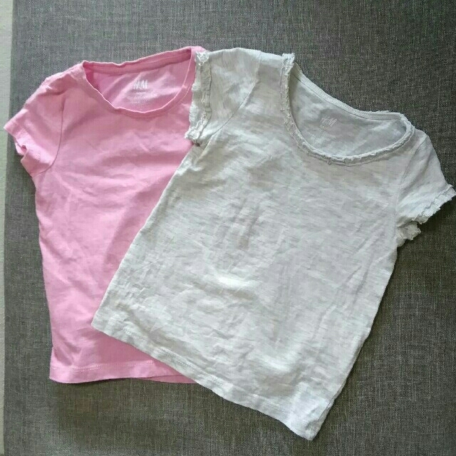 H&M(エイチアンドエム)のH&M  Tシャツ　2枚セット　90 キッズ/ベビー/マタニティのキッズ服女の子用(90cm~)(Tシャツ/カットソー)の商品写真