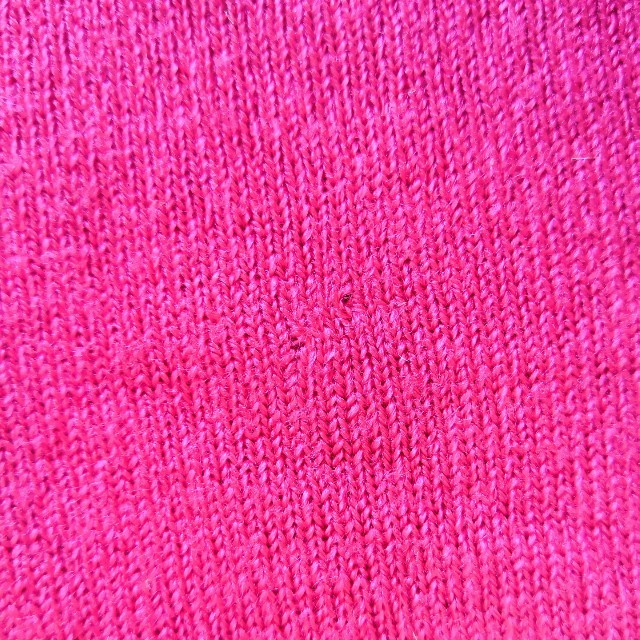 GU(ジーユー)のＧＵ　薄手セーター　濃いピンク　ショッキングピンク　Ｌサイズ レディースのトップス(ニット/セーター)の商品写真
