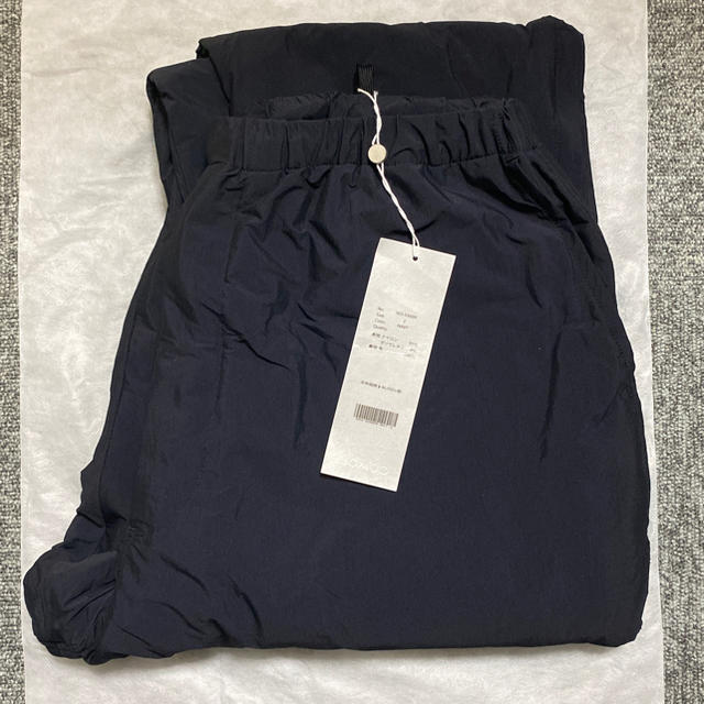 COMOLI(コモリ)のCOMOLI NYLON TRACK PANTS NAVY メンズのパンツ(その他)の商品写真