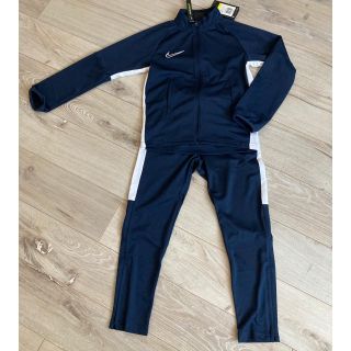 ナイキ(NIKE)の☆専用☆【新品】 NIKE サッカー ウエア上下 140 (送料込)(ジャケット/上着)