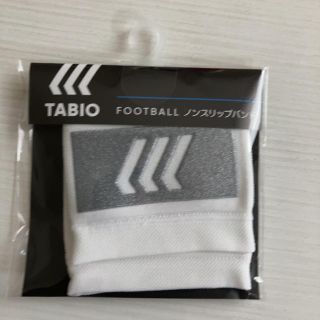 クツシタヤ(靴下屋)の新品！送料込！【白、サラシ】TABIO FOOTBALL ノンスリップバンド(ウェア)