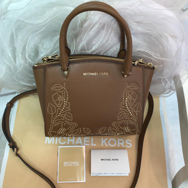 Michael Kors(マイケルコース)の☆新品☆マイケルコース　2WAY ハンドバッグ　ブラウン　スタッズ レディースのバッグ(ハンドバッグ)の商品写真