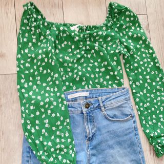 エイチアンドエム(H&M)のパプスリーブ　トップス　H&M(シャツ/ブラウス(長袖/七分))