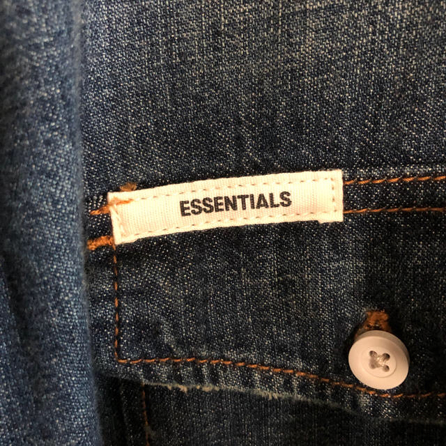 FEAR OF GOD(フィアオブゴッド)の【SALE】essentials デニムシャツ メンズのトップス(シャツ)の商品写真