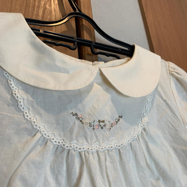 franche lippee(フランシュリッペ)の上品な丸襟　刺繍　ブラウス　中古　フランシュリッペ レディースのトップス(シャツ/ブラウス(半袖/袖なし))の商品写真
