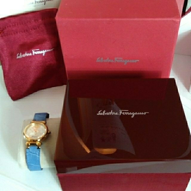 Ferragamo(フェラガモ)のブルーブリーズ様専用新品 Ferragamoイデリオ レディースのファッション小物(腕時計)の商品写真