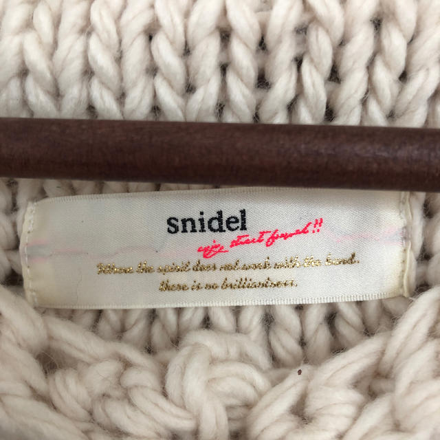 SNIDEL(スナイデル)のスナイデル　ニットポンチョ レディースのジャケット/アウター(ポンチョ)の商品写真