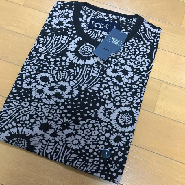 Abercrombie&Fitch(アバクロンビーアンドフィッチ)の◎XS◎新品正規品◎アバクロ◎UネックTシャツ◎送料込 メンズのトップス(Tシャツ/カットソー(半袖/袖なし))の商品写真