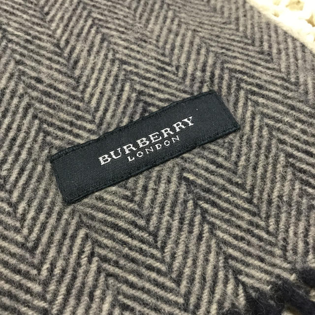 BURBERRY(バーバリー)のBurberry 膝掛け　ブランケット　中古品 インテリア/住まい/日用品の日用品/生活雑貨/旅行(日用品/生活雑貨)の商品写真