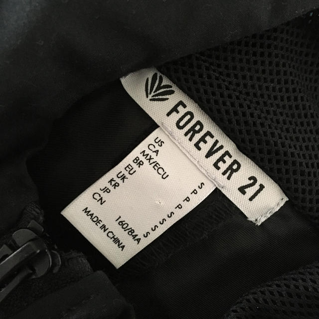 FOREVER 21(フォーエバートゥエンティーワン)のフォーエバー21 フロントジッパーフード付ジャンパー レディースのジャケット/アウター(ナイロンジャケット)の商品写真