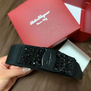 サルヴァトーレフェラガモ スワロフスキー カチューシャの通販 11点
