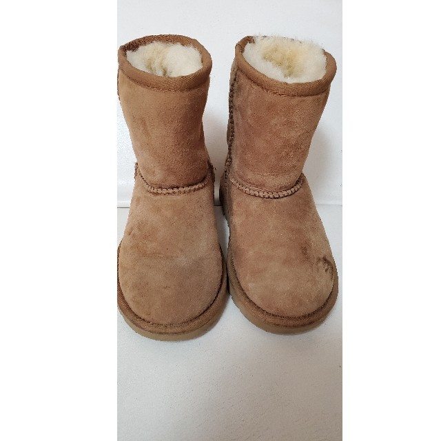 UGG(アグ)のムートンブーツ キッズ/ベビー/マタニティのキッズ靴/シューズ(15cm~)(ブーツ)の商品写真