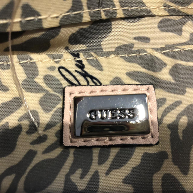 GUESS(ゲス)のゲス　ボディーバッグ　ピンク レディースのバッグ(ボディバッグ/ウエストポーチ)の商品写真