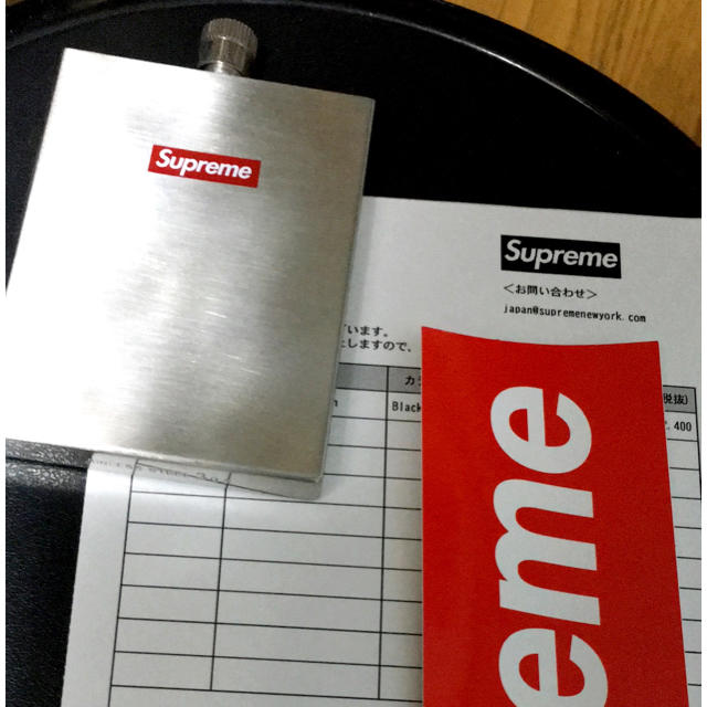 Supreme(シュプリーム)のsupreme 新品未使用❗️ コスメ/美容のメイク道具/ケアグッズ(ボトル・ケース・携帯小物)の商品写真