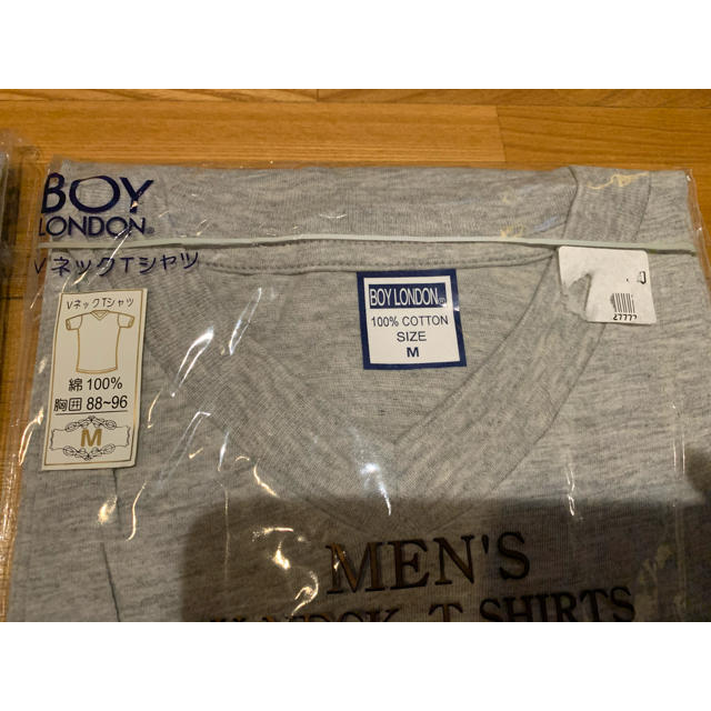 Boy London(ボーイロンドン)の【新品】Vネック　Tシャツ　２枚組　綿100% M メンズ メンズのトップス(Tシャツ/カットソー(半袖/袖なし))の商品写真