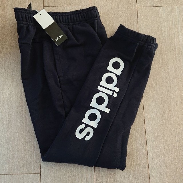 adidas(アディダス)の新品 adidas Essentials Linear Pants 150パンツ キッズ/ベビー/マタニティのキッズ服男の子用(90cm~)(パンツ/スパッツ)の商品写真