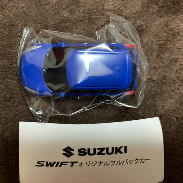 スズキ(スズキ)のSUZUKI SWIFT オリジナルプルバックカー エンタメ/ホビーのおもちゃ/ぬいぐるみ(ミニカー)の商品写真