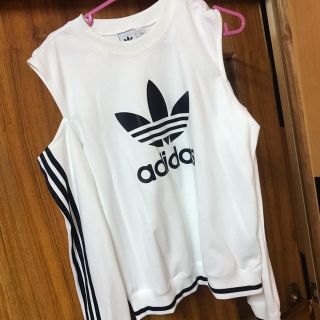 アディダス(adidas)のアディダス　トップス(トレーナー/スウェット)